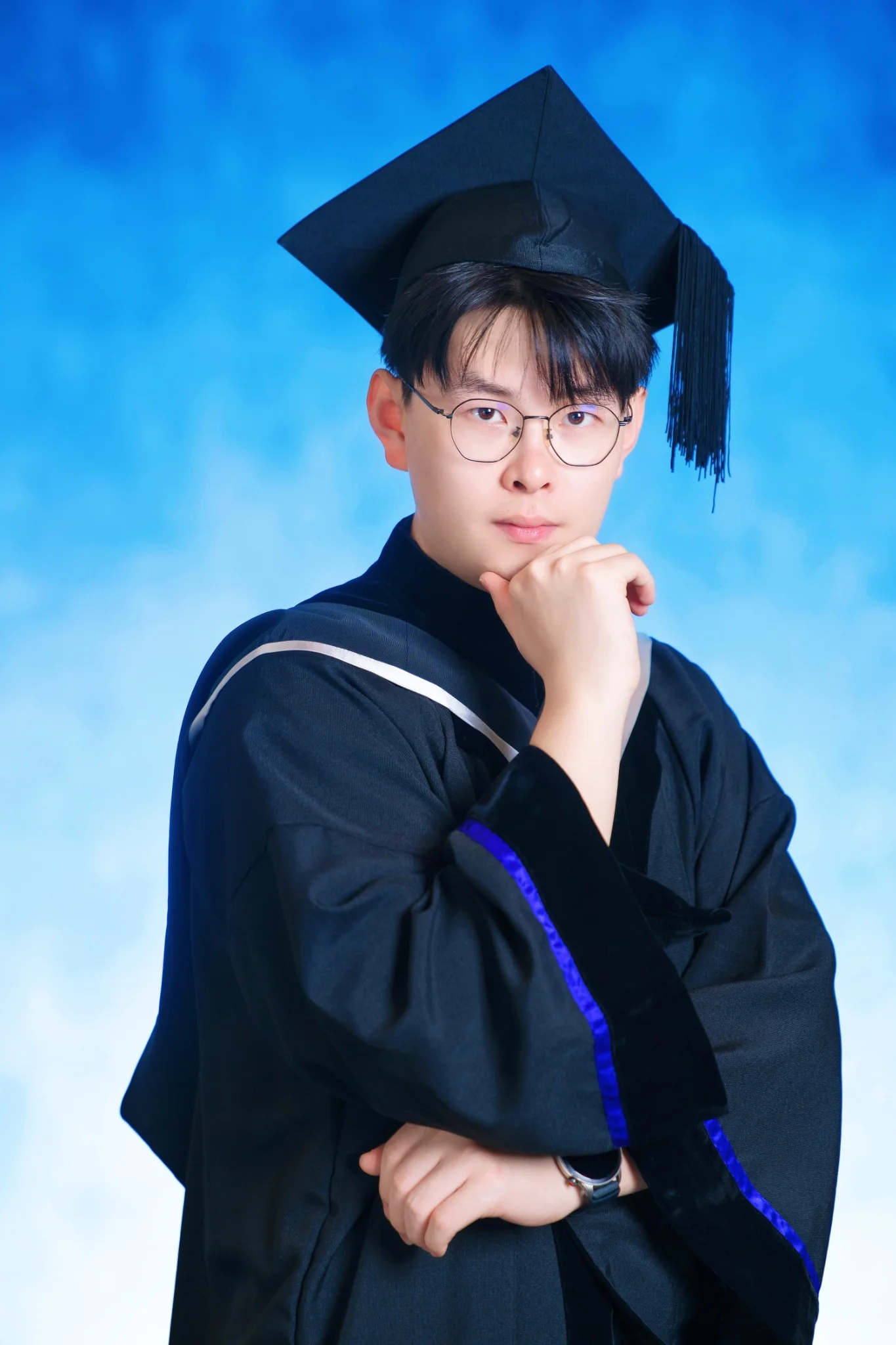 LI Yinlong formal graduation portrait